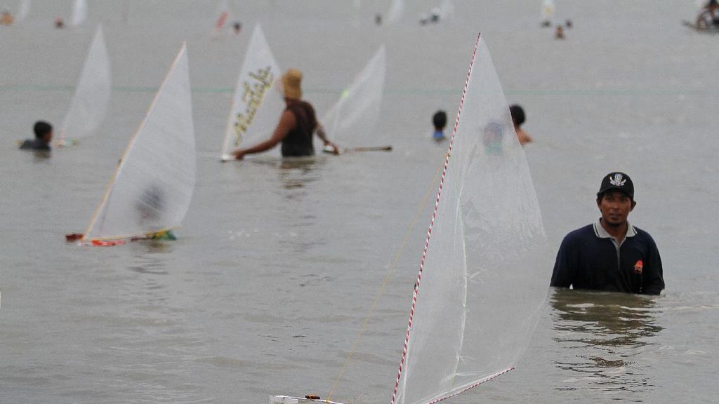 Unik Banget! Ada Lomba Perahu Mini Lho di Surabaya Unik Banget! Ada Lomba Perahu Mini Lho di Surabaya