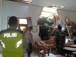 Dua Ruangan SD di Ponorogo Ambrol Tertimpa Material Longsor