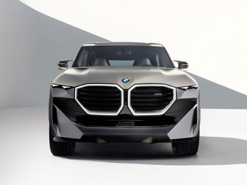 Mobil Konsep BMW XM Diperkenalkan, Tampangnya Laki Banget!