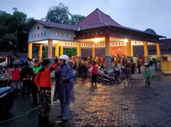 Komunitas Barbershop Pasuruan Gelar Cukur Massal Bantu Korban Erupsi Semeru