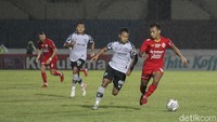 Persija balik mengancam. Osvaldo Haay mendapat kesempatan di menit ke-42, namun tembakannya juga tak mengarah ke gawang Persikabo. Skor 0-0 menutup babak pertama, dengan kedua tim tak menghasilkan shot on goal.  