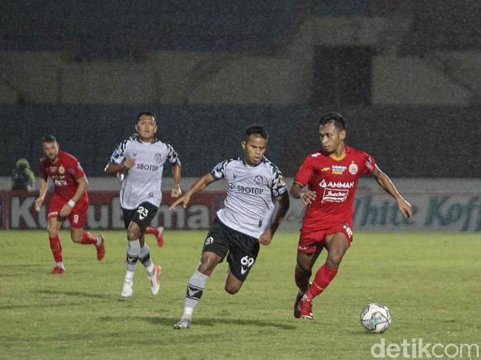 Persija Jakarta meraih kemenangan di pekan ke-15 BRI Liga 1 musim ini, setelah menumbangkan Tira Persikabo dengan skor tipis 1-0.