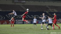 Di sisa waktu, kedua tim tak bisa lagi mencetak gol, dan skor 1-0 untuk Persija menjadi hasil akhir laga ini.  