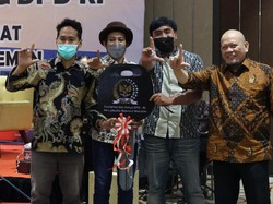 Press Gathering, Ketua DPD Bagikan 3 Unit Motor ke Wartawan Parlemen