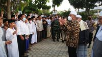 Sambangi Ponpes di Lombok, Menko PMK Disambut Ratusan Santri