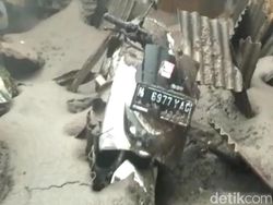 Lima Kecamatan di Malang Diguyur Abu Vulkanik Erupsi Semeru