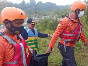 3 Kakak Beradik Hanyut di Sungai Saat Ikut Ayah Mancing, 2 Tewas
