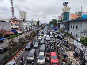 Bus Sempat Melintang di Jalan Margonda Raya, Lalin Macet 1 Kilometer Bus Sempat Melintang di Jalan Margonda Raya, Lalin Macet 1 Kilometer