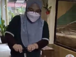 Viral Wanita Bawa Stroller Bayi Tapi Isinya Ular Sawah, Ini Kisah di Baliknya