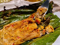 Cicip Sate Lilit dan Pepes Tuna yang Lembut Berempah di Warung Ayu Lovina