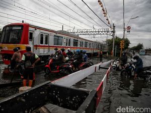 Waspada, Jalan RE Martadinata Ancol Terendam Banjir Rob