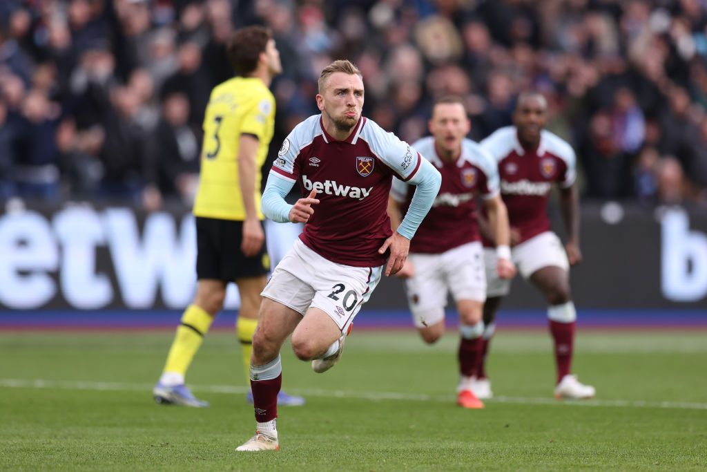LONDON, ENGLAND - DECEMBER 04: Jarrod Bowen of West Ham United celebrates after scoring their team's second goal during the Premier League match between West Ham United and Chelsea at London Stadium on December 04, 2021 in London, England. (Photo by Alex Pantling/Getty Images)