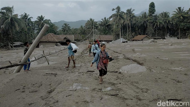 Mari Bahu Membahu Bantu Korban Erupsi Semeru, Begini Caranya