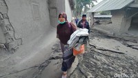 Cari Anggota Keluarga, Warga Datangi Lokasi Terdampak Erupsi Semeru Cari Anggota Keluarga, Warga Datangi Lokasi Terdampak Erupsi Semeru