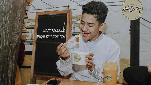 Doyan Kulineran, Ini Keseruan Syakir Daulay Saat Makan Jagung Bakar dan Sate