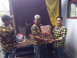 Golkar Lumajang Salurkan Sembako ke Warga Terdampak Erupsi Semeru