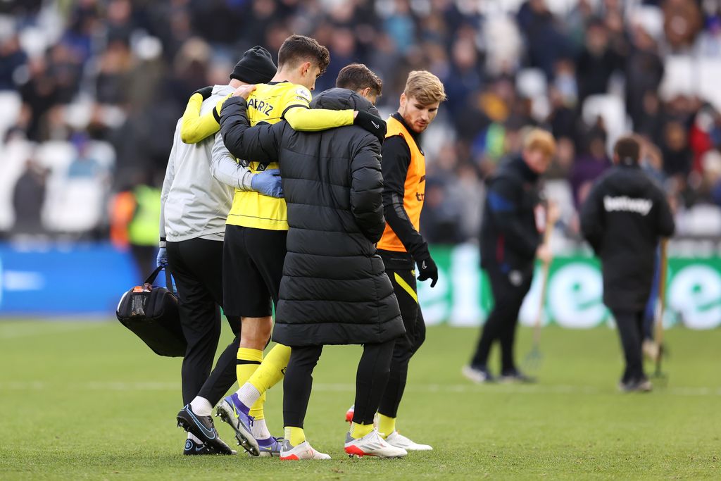 LONDON, ENGLAND - DECEMBER 04: Kai Havertz of Chelsea receives medical treatment at the start of half time during the Premier League match between West Ham United and Chelsea at London Stadium on December 04, 2021 in London, England. (Photo by Alex Pantling/Getty Images)