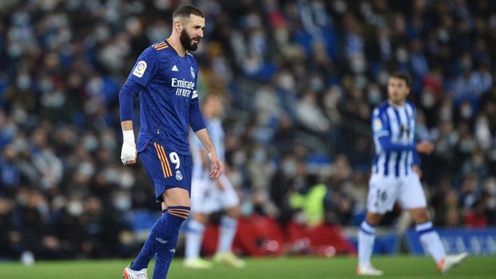 SAN SEBASTIAN, SPAIN - DECEMBER 04: Karim Benzema of Real Madrid looks on during the La Liga Santander match between Real Sociedad and Real Madrid CF at Reale Arena on December 04, 2021 in San Sebastian, Spain. (Photo by Juan Manuel Serrano Arce/Getty Images)