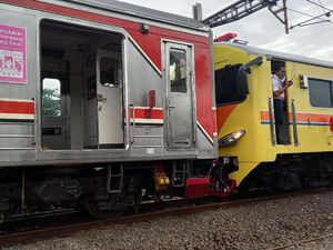 KRL yang Anjlok Dekat Stasiun Sudimara Dievakuasi