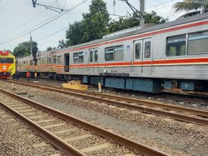 Penampakan KRL Anjlok di Dekat Stasiun Sudimara