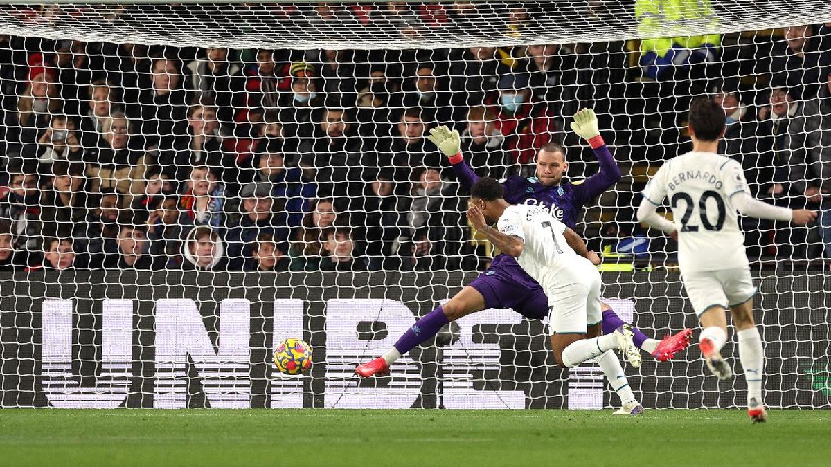 Raheem Sterling mencetak gol pembukan untuk Manchester City. (Foto: Getty Images/Richard Heathcote)