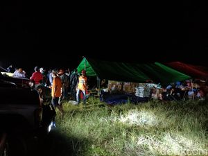 Listrik Menyala, Tempat Pengungsian Kini Tak Lagi Gelap-gulita