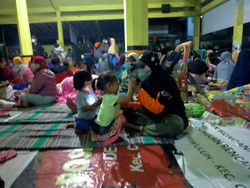 Pengungsi Korban Erupsi Gunung Semeru Mulai Terserang Gatal-gatal