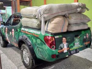 Bantuan Makanan Hingga Pakaian Digelontorkan untuk Pengungsi Semeru