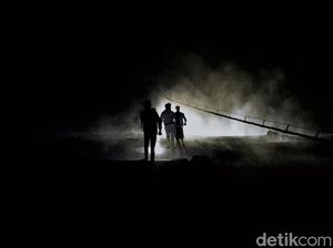 Potret Desa di Lumajang Gelap Gulita Usai Gunung Semeru Erupsi