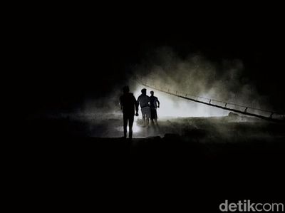 Potret Desa di Lumajang Gelap Gulita Usai Gunung Semeru Erupsi