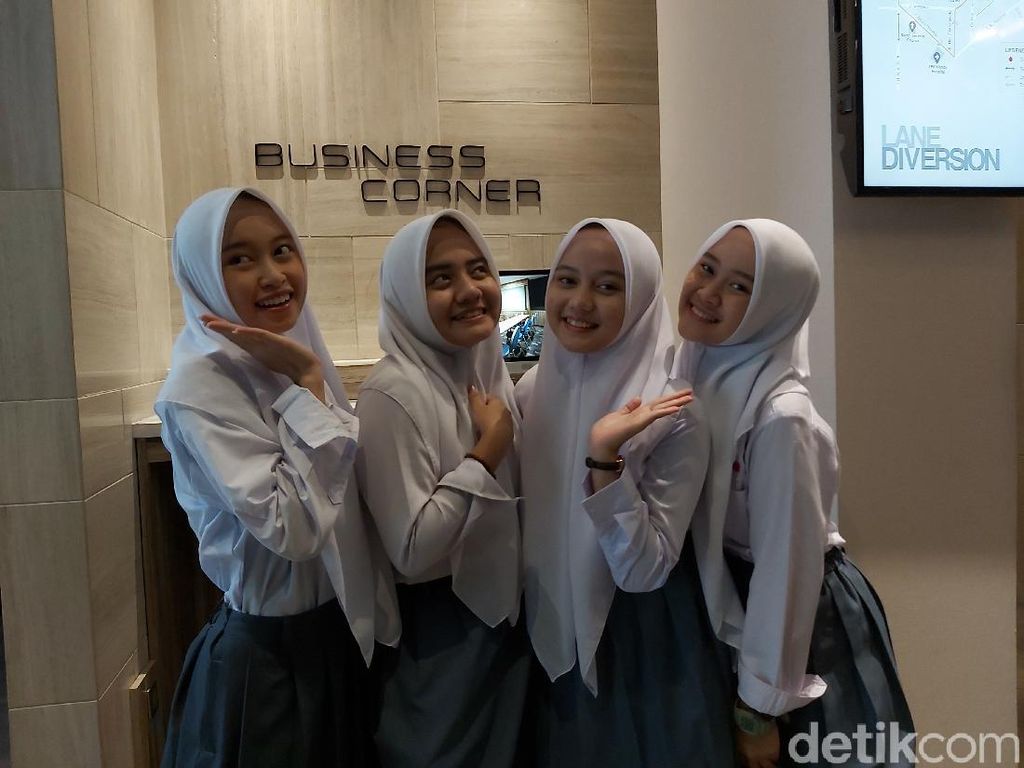 Putih Abu Abu Pengin Banget Kolaborasi Bareng Melly Goeslaw Putih Abu Abu Pengin Banget Kolaborasi Bareng Melly Goeslaw