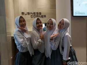 Putih Abu Abu Pengin Banget Kolaborasi Bareng Melly Goeslaw Putih Abu Abu Pengin Banget Kolaborasi Bareng Melly Goeslaw