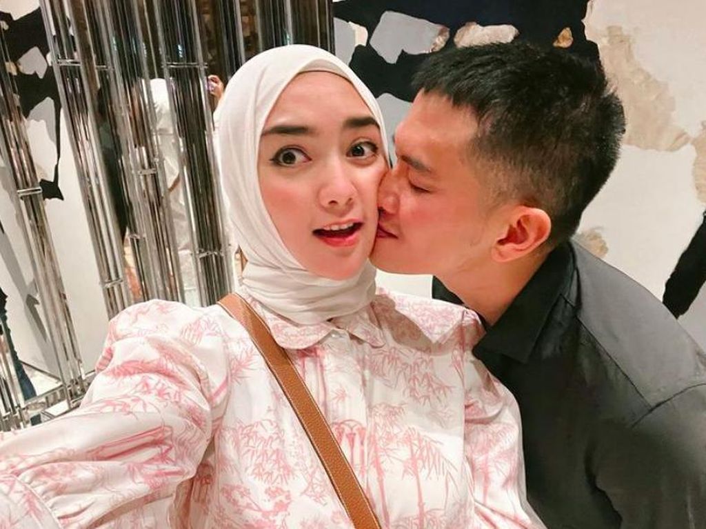 Citra Kirana-Rezky Aditya Kabur Saat Ditanya soal Tes DNA Anak Wenny Ariani Citra Kirana-Rezky Aditya Kabur Saat Ditanya soal Tes DNA Anak Wenny Ariani