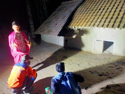 Belasan Orang Terjebak di Rumah yang Terendam Pasir Erupsi Gunung Semeru