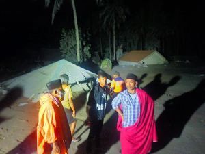 Rumah-rumah Warga Terendam Pasir hingga 4 Meter Akibat Erupsi Gunung Semeru