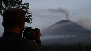 Waspada, Gunung Semeru Masih Luncurkan Awan Panas Usai Erupsi