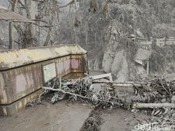 Penampakan Jembatan Lumajang-Malang yang Putus Diterjang Banjir Lahar Semeru