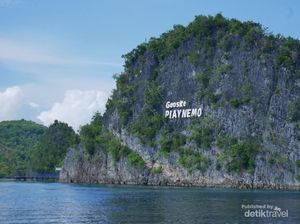 Sensasi Naiki 320 Anak Tangga menuju Puncak Piaynemo
