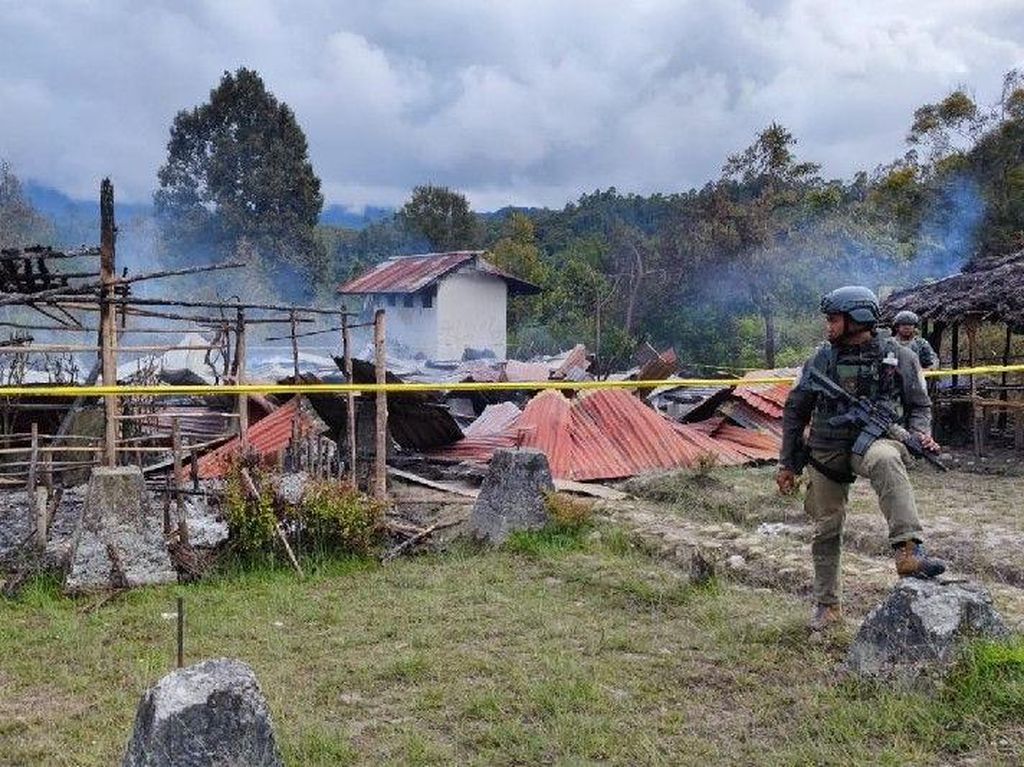 SMAN 1 Oksibil Papua Dibakar Teroris KKB Pimpinan Lamek Taplo