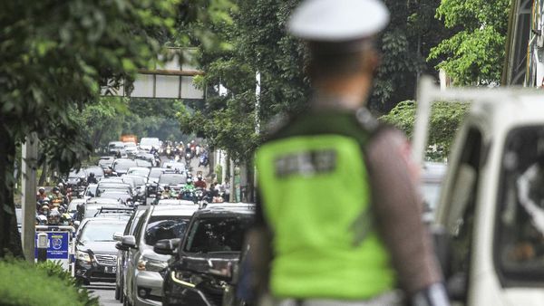 Suasana Jalan Margonda Raya Depok Saat Ganjil-Genap Diuji Coba