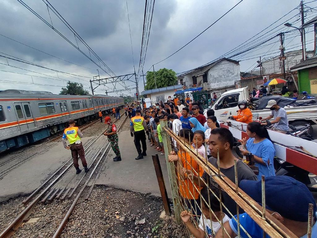 Lalu Lintas di Stasiun Sudimara Lancar Setelah KRL Anjlok Dievakuasi