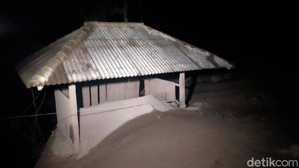 Terdampak Erupsi Semeru, Rumah di Lumajang Terendam Pasir