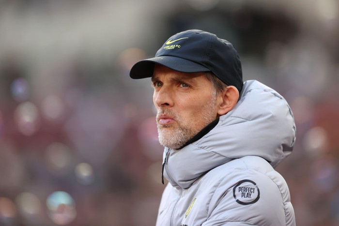 LONDON, ENGLAND - DECEMBER 04: Thomas Tuchel, Manager of Chelsea looks on prior to the Premier League match between West Ham United and Chelsea at London Stadium on December 04, 2021 in London, England. (Photo by Alex Pantling/Getty Images)
