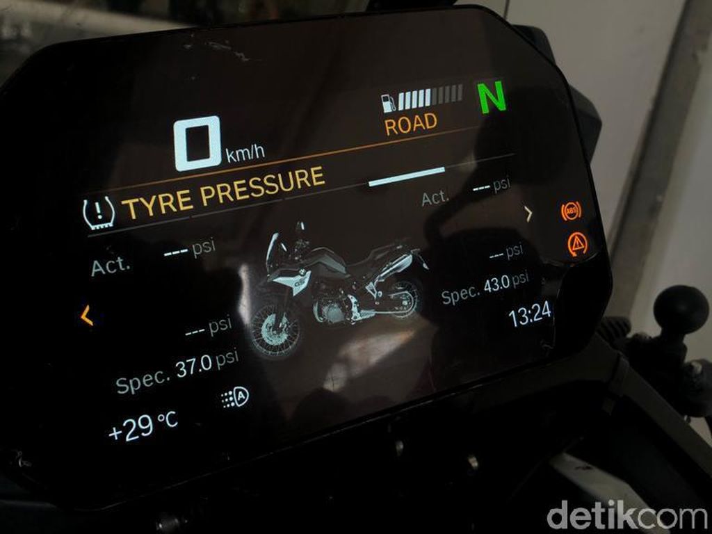 Meski Punya Fitur TPMS, Ban Mobil-Motor Tetap Harus Dicek Rutin! Meski Punya Fitur TPMS, Ban Mobil-Motor Tetap Harus Dicek Rutin!