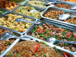 Warung Bu Spoed, Bertahan Selama 1 Abad Berkat Resep Turun-Temurun