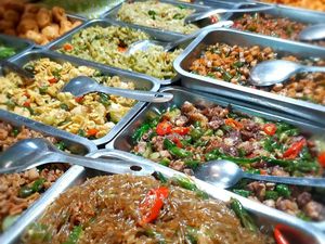 Warung Bu Spoed, Bertahan Selama 1 Abad Berkat Resep Turun-Temurun Warung Bu Spoed, Bertahan Selama 1 Abad Berkat Resep Turun-Temurun