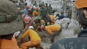 Momen Tim SAR Temukan 3 Jenazah Korban Erupsi Gunung Semeru