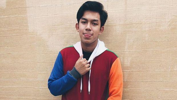 Gaga Muhammad kekasih Laura Anna sedang jadi sorotan, namun banyak yang mengira bahwa Gaga adalah Gangga tunangan Awkarin. Yuk intip!