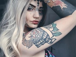 Curhat Wanita Berpenampilan Ekstrem, Sering Dibuntuti Satpam Saat Belanja