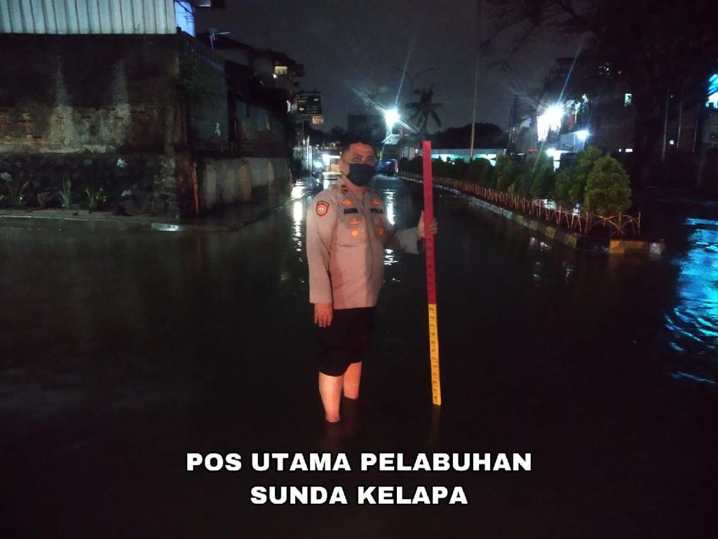 Genangan Banjir Rob di Pelabuhan Sunda Kelapa Malam Ini Tersisa 1 Titik